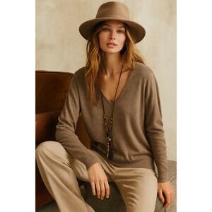Gap Wool Blend Lightweight V-neck Sweater Top Small/M‎ Classic Luxury Minimalist